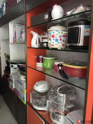 店鋪合同到期，全場(chǎng)清倉(cāng)甩賣，日用百貨與小家電一件不留